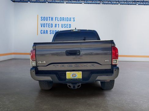 Used 2017 Toyota Tacoma Limited image 5