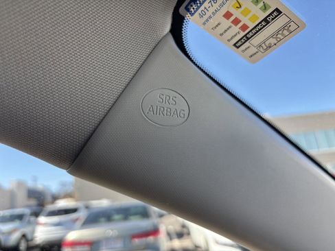 Used 2021 Toyota RAV4 Limited image 31