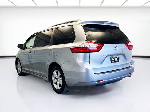 Used 2018 Toyota Sienna LE image 6