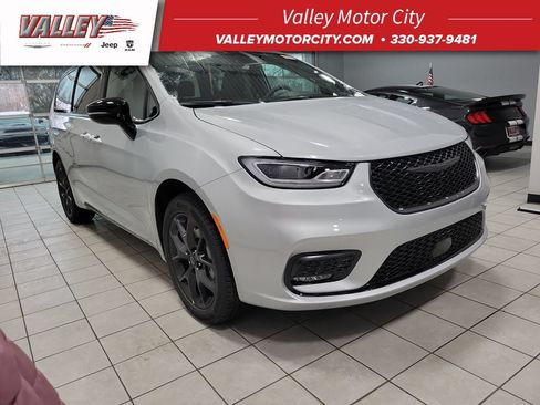 New 2026 Chrysler Pacifica Select w/ S Appearance Package AWD/4WD image 1