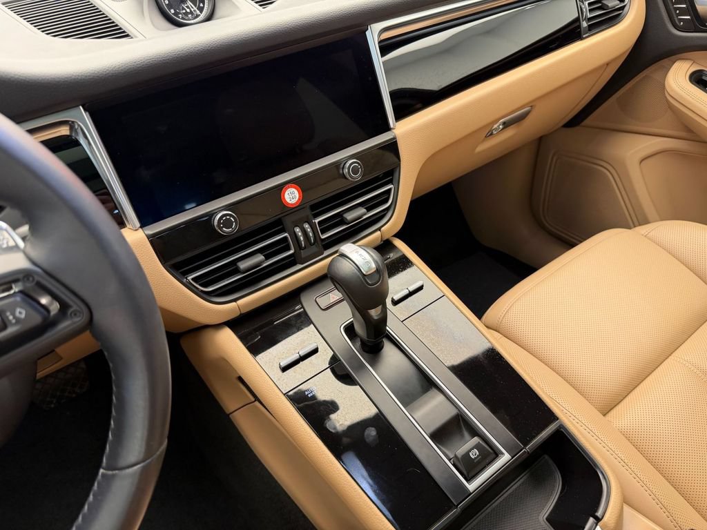 Certified 2024 Porsche Macan S AWD/4WD image 12