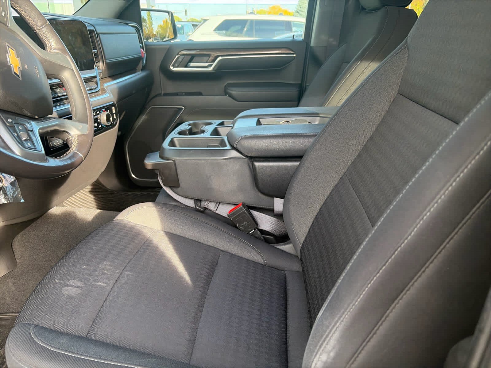 Used 2022 Chevrolet Silverado 1500 LT AWD/4WD image 6