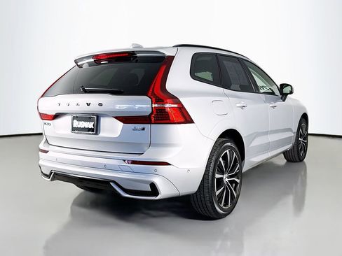Used 2025 Volvo XC60 B5 Plus AWD/4WD image 7