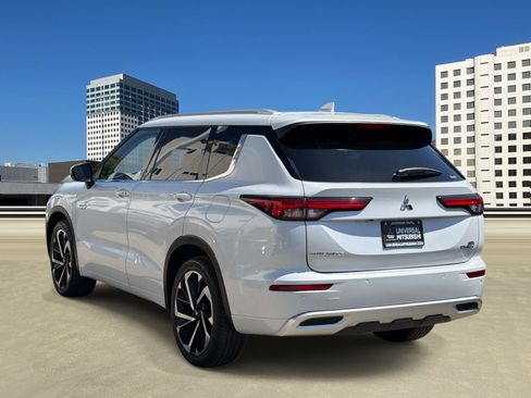 Used 2023 Mitsubishi Outlander SEL AWD/4WD image 3