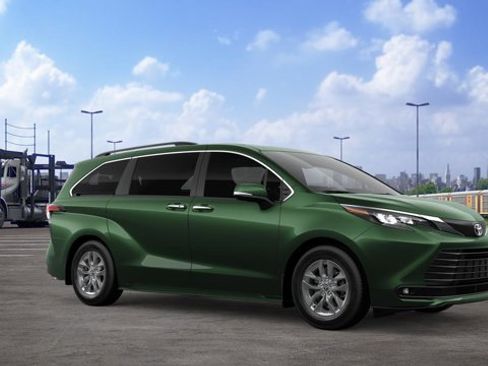 New 2026 Toyota Sienna XLE image 16
