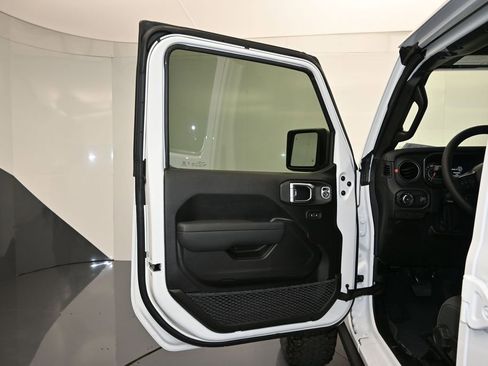 New 2026 Jeep Wrangler Unlimited Rubicon AWD/4WD image 10