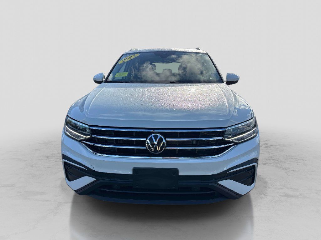 Used 2023 Volkswagen Tiguan SE AWD/4WD image 8