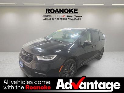 Used 2024 Chrysler Pacifica Touring-L w/ Road Tripper Package