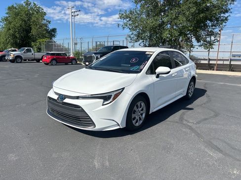 Used 2024 Toyota Corolla LE AWD/4WD image 9