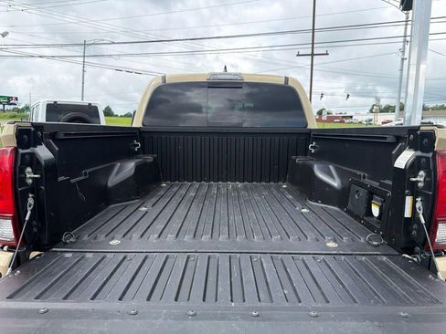Used 2019 Toyota Tacoma TRD Sport w/ Technology Package RWD image 10