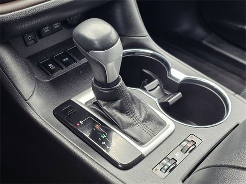 Used 2018 Toyota Highlander Limited image 16