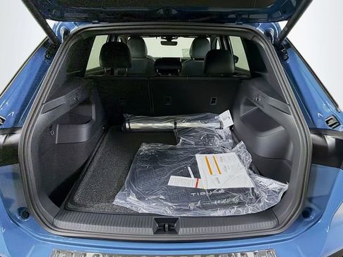 New 2026 Volkswagen Tiguan SE R-Line FWD image 26