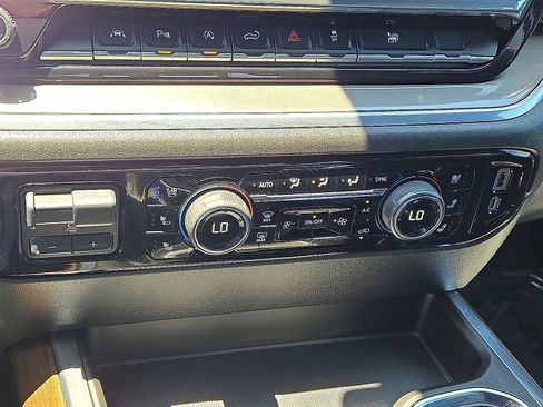 Used 2022 Chevrolet Silverado 1500 High Country w/ Technology Package RWD image 28