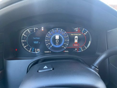 Used 2020 Cadillac Escalade Luxury RWD image 18