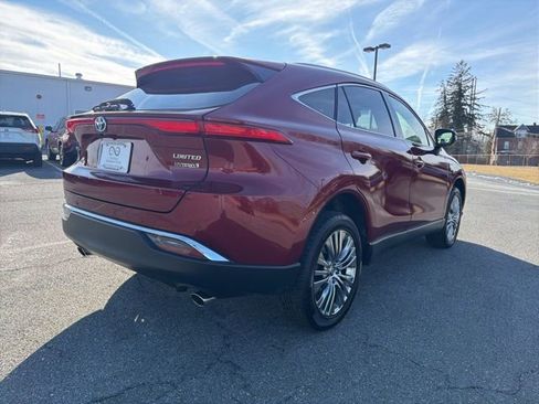 Used 2021 Toyota Venza Limited image 9