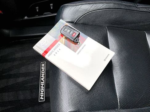 Used 2014 Toyota Highlander Limited Platinum image 15