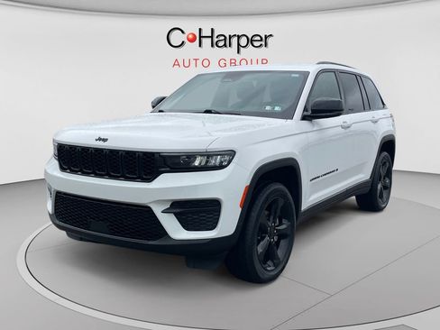 Used 2023 Jeep Grand Cherokee Altitude AWD/4WD image 7