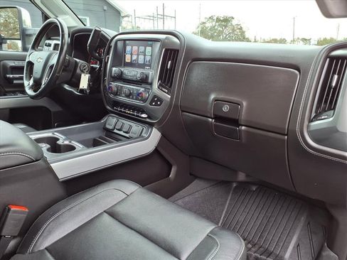 Used 2019 Chevrolet Silverado 2500 LTZ image 11