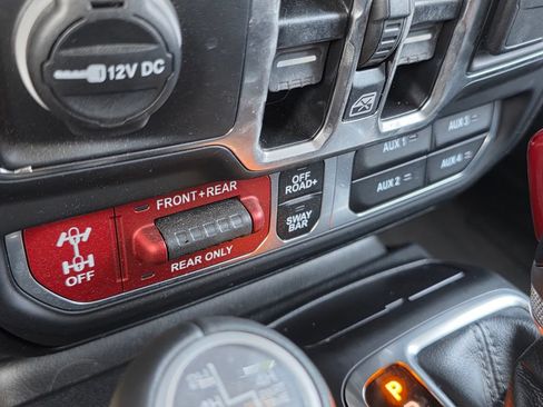 Used 2024 Jeep Wrangler Unlimited Rubicon 4xe AWD/4WD image 32