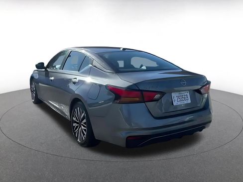 Used 2025 Nissan Altima 2.5 SV image 11
