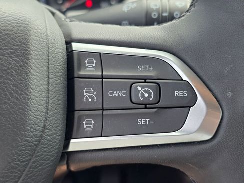 Used 2024 Jeep Compass Limited image 30