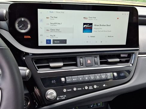 Used 2025 Lexus ES 350 w/ Premium Package FWD image 17