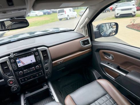 Used 2018 Nissan Titan SV AWD/4WD image 36