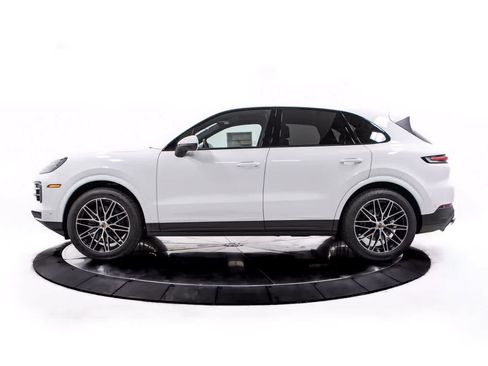 Certified 2026 Porsche Cayenne AWD/4WD image 2