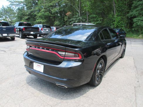Used 2020 Dodge Charger SXT RWD image 5