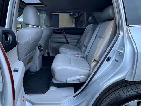 Used 2013 Toyota Highlander Limited image 16