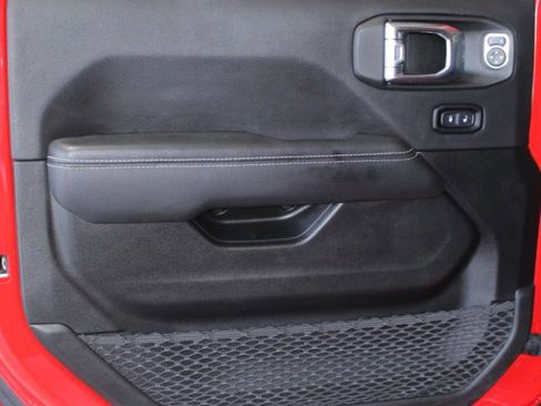 Used 2022 Jeep Wrangler Unlimited Sahara w/ Cold Weather Group image 17