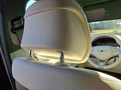 Certified 2025 Genesis Electrified GV70 image 13