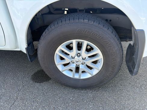 Used 2019 Nissan Frontier SV RWD image 5
