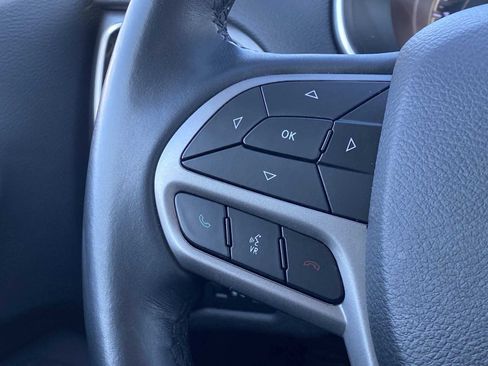 Used 2019 Jeep Cherokee Limited image 25