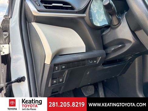 Used 2024 Toyota Sienna XLE FWD image 12
