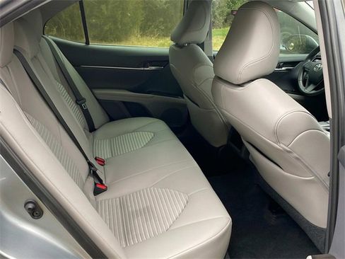 Used 2021 Toyota Camry SE image 32