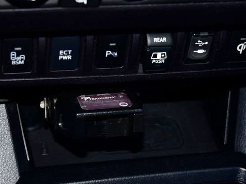 Used 2018 Toyota Tacoma TRD Off-Road image 25