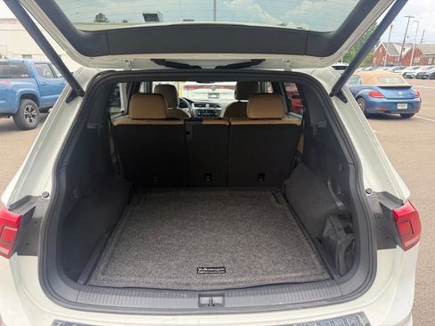 Used 2024 Volkswagen Tiguan SE AWD/4WD image 12
