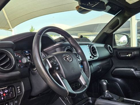 Used 2021 Toyota Tacoma TRD Off-Road w/ TRD Premium Off Road Package AWD/4WD image 9