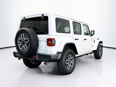 Used 2025 Jeep Wrangler Sahara image 9