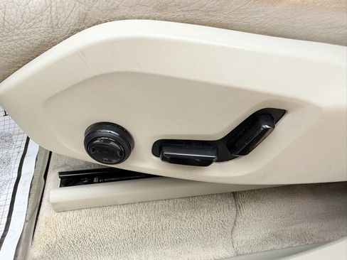 Used 2016 Volvo XC90 T6 Momentum w/ Momentum Plus Package AWD/4WD image 24
