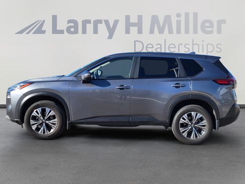 Used 2023 Nissan Rogue SV image 2