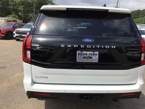 New 2026 Ford Expedition Active RWD image 11