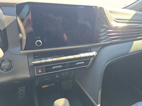 Used 2025 Toyota Camry SE image 31