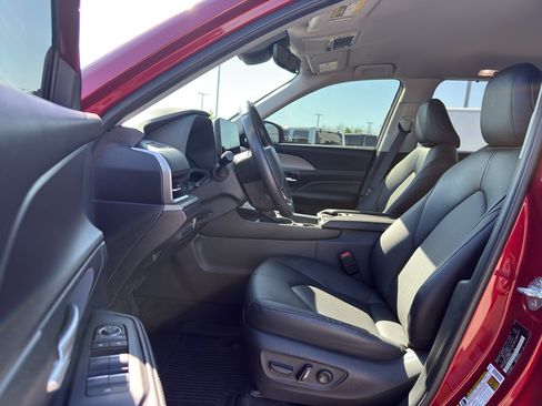Used 2024 Toyota Grand Highlander AWD image 12