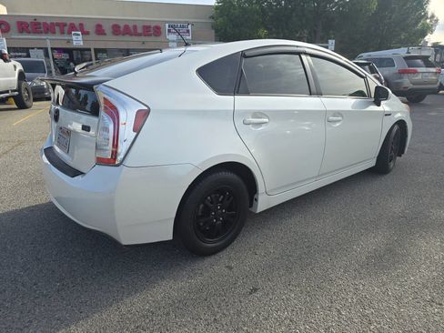 Used 2014 Toyota Prius Two FWD image 5