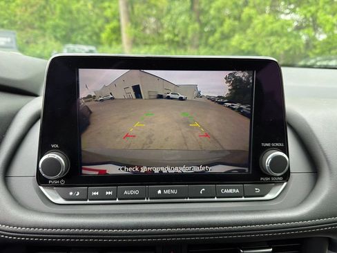 Used 2025 Nissan Rogue SV AWD/4WD image 30