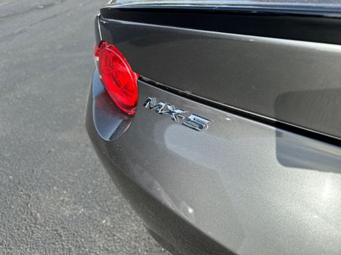 Used 2019 MAZDA MX-5 Miata Club RWD image 23