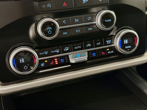 Used 2024 Ford Expedition XLT image 24