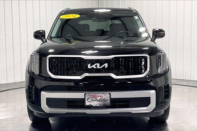 Used 2024 Kia Telluride EX w/ EX Captain's Chair Package AWD/4WD image 2